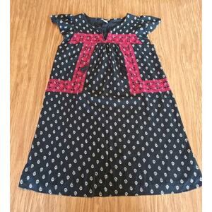 Old Navy Women's Medium Embroidered Shift Dress Black Red Capped Sleeves Tassle